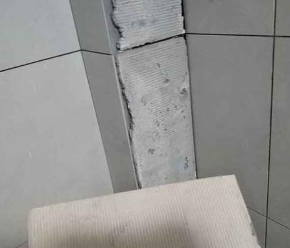 通海瓷砖空鼓维修公司分享下厨房瓷砖脱落的补救措施。